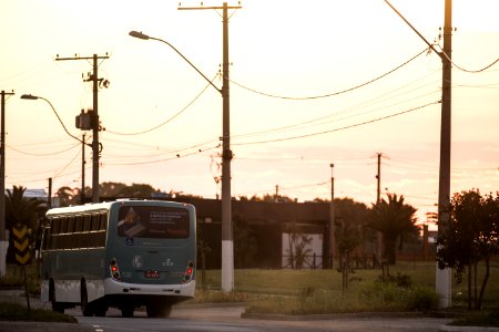 19.12.2019 - Prefeita Paula Mascarenhas e o vice Idemar Barz realizam caminhada de entrega da iluminação em LED da avenida Adolfo Fetter - Foto: Gustavo Vara