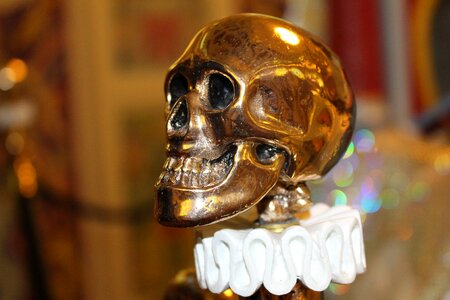Skull and crossbones gold object photo