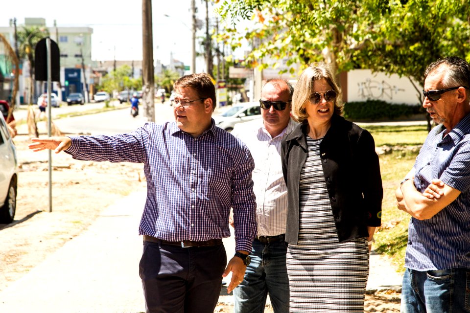 19.12.2019 - Prefeita Paula Mascarenhas visita às obras do Sanep  na Praça do Colono, rua Barão de Azevedo Machado (entre Gonçalves Chaves e JK), avenida Ildefonso em frente a Mario Peiruque  - Foto: Gustavo Vara