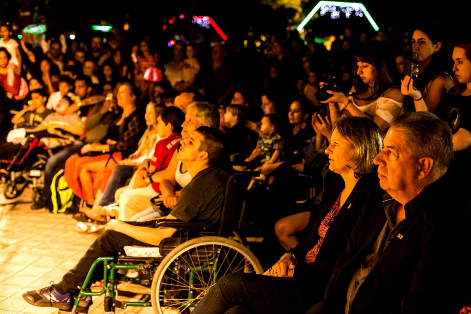 16.12.2019 -  Prefeita Paula Mascarenhas entrega a chave da cidade para o Papai Noel, durante a chegada na Praça Coronel Pedro Osório - Foto: Gustavo Vara