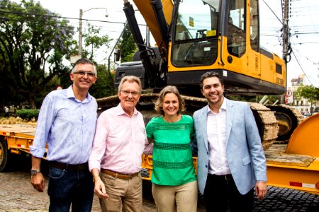 20.12.2019 - Prefeita Paula Mascarenhas e o vice idemar Barz realizam a entrega de veículos adquiridos com recursos do Finisa para as Administrações Regionais da SSUI - Foto: Gustavo Vara