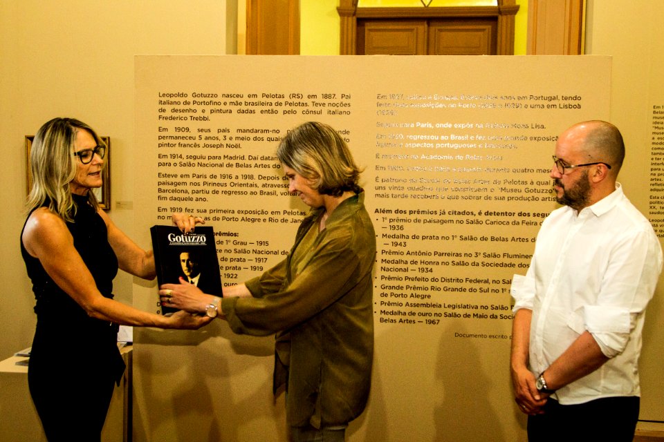 18.12.2019 - Prefeita Paula Mascarenhas participa da abertura da exposição ‘Gottuzo - Foto: Gustavo Vara