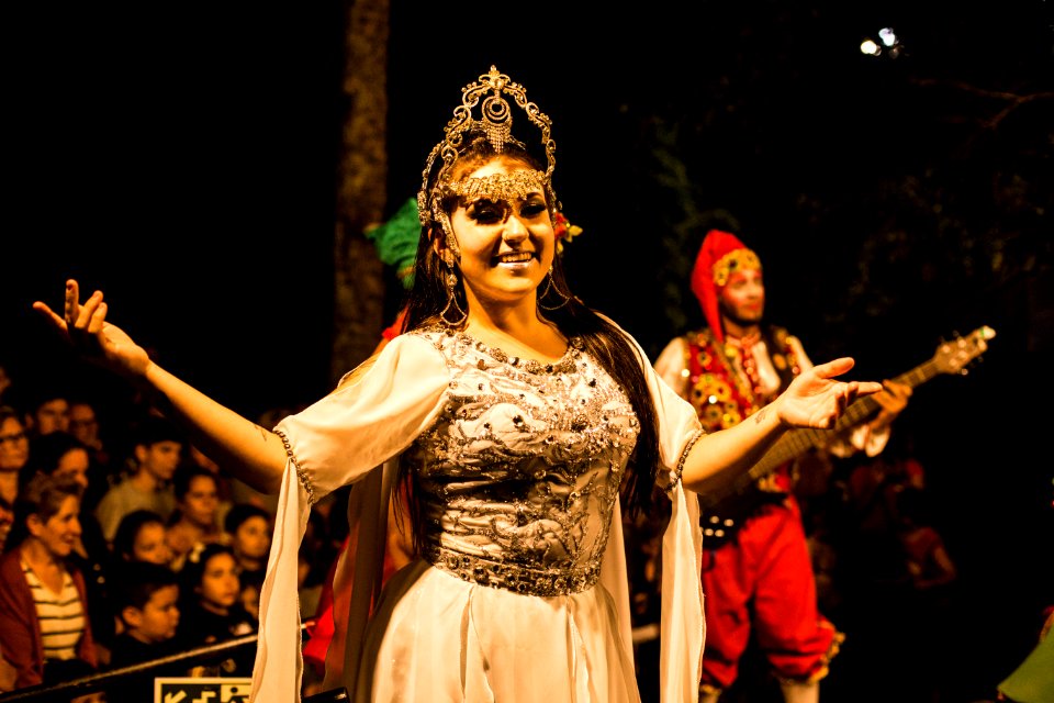16.12.2019 -  Prefeita Paula Mascarenhas entrega a chave da cidade para o Papai Noel, durante a chegada na Praça Coronel Pedro Osório - Foto: Gustavo Vara