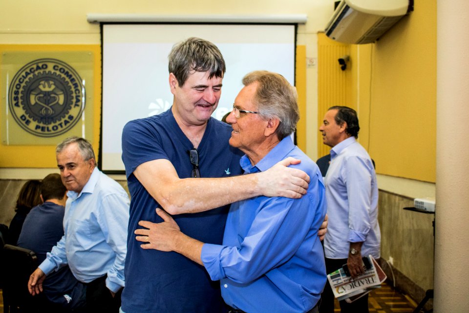 10.12.2019 - Vice-prefeito Idemar Barz participa da reunião-almoço Tá Na Hora com palestra do Badesul - Foto Michel Corvello
