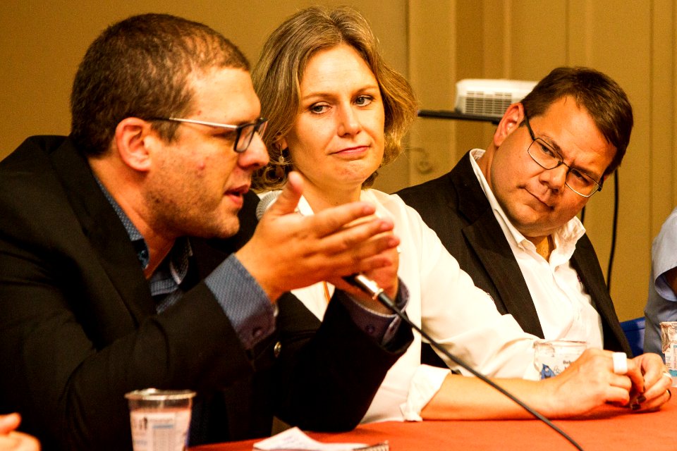 04.12.2019 - Coletiva de imprensa sobre prédio utilizado pelo Sanep, com a prefeita Paula Mascarenhas e o reitor Pedro Hallal - Foto: Gustavo Vara