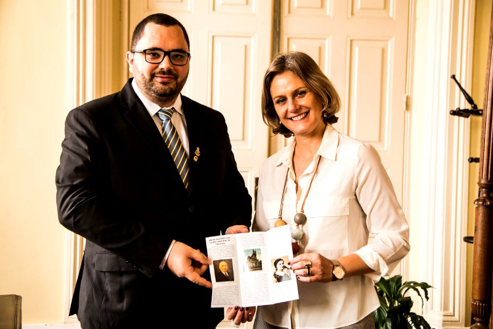 04.12.2019 - Prefeita Paula Mascarenhas recebe o  convite para os 140 anos do Clube Caixeiral  - Foto: Gustavo Vara