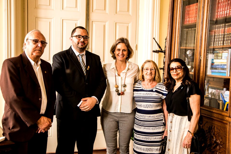 04.12.2019 - Prefeita Paula Mascarenhas recebe o  convite para os 140 anos do Clube Caixeiral  - Foto: Gustavo Vara