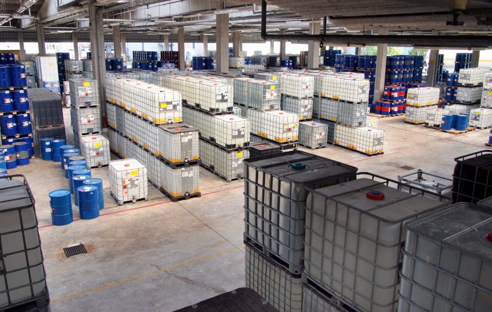 Chemical storage container storage stock