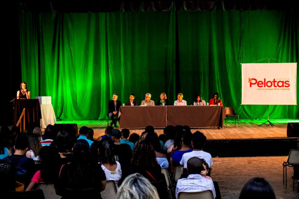 29.11.2019 - Prefeita Paula Mascarenhas e o vice Idemar Barz prestigiam a formatura dos cursos do projeto de Geração de Emprego e Renda da SHRF - Foto Michel Corvello