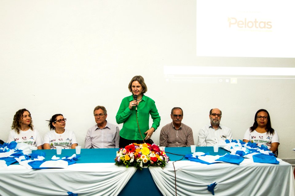 28.11.2019 - Prefeita Paula Mascarenhas  e o vice Idemar Barz participam do lançamento do livro ‘Escola: Uma proposta de Paz - Foto: Gustavo Vara