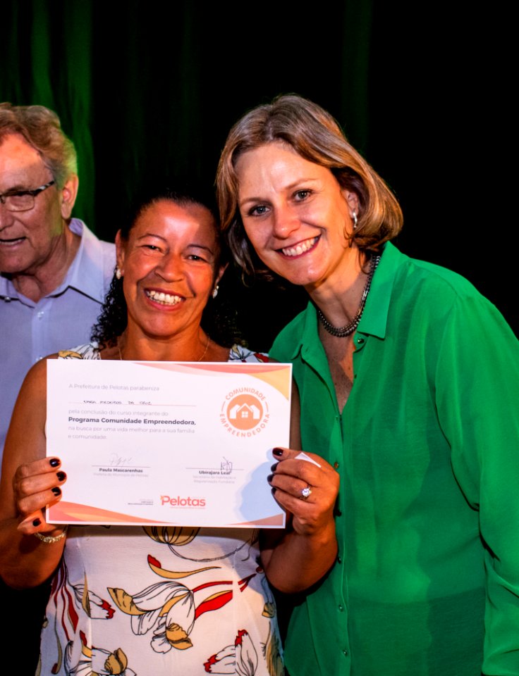 29.11.2019 - Prefeita Paula Mascarenhas e o vice Idemar Barz prestigiam a formatura dos cursos do projeto de Geração de Emprego e Renda da SHRF - Foto Michel Corvello