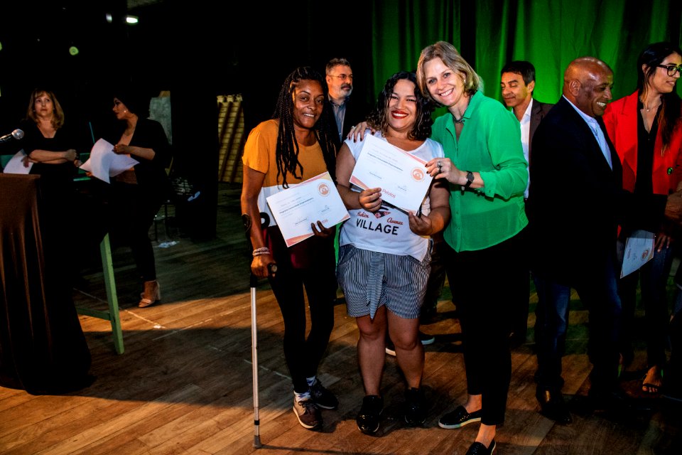 29.11.2019 - Prefeita Paula Mascarenhas e o vice Idemar Barz prestigiam a formatura dos cursos do projeto de Geração de Emprego e Renda da SHRF - Foto Michel Corvello