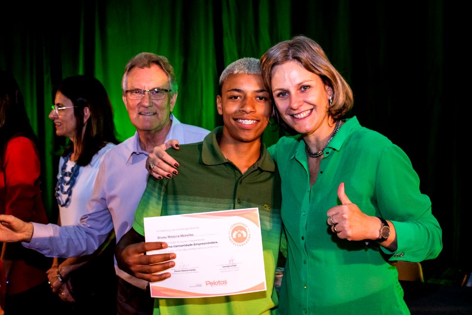 29.11.2019 - Prefeita Paula Mascarenhas e o vice Idemar Barz prestigiam a formatura dos cursos do projeto de Geração de Emprego e Renda da SHRF - Foto Michel Corvello