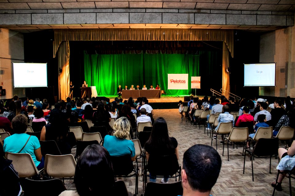 29.11.2019 - Prefeita Paula Mascarenhas e o vice Idemar Barz prestigiam a formatura dos cursos do projeto de Geração de Emprego e Renda da SHRF - Foto Michel Corvello