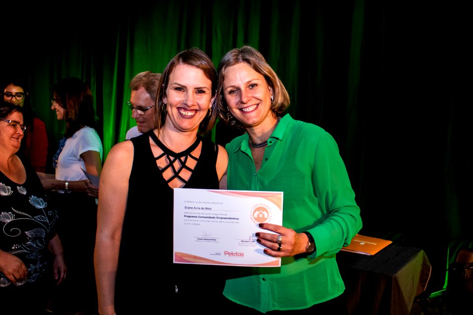 29.11.2019 - Prefeita Paula Mascarenhas e o vice Idemar Barz prestigiam a formatura dos cursos do projeto de Geração de Emprego e Renda da SHRF - Foto Michel Corvello