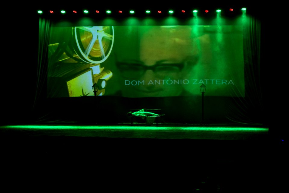 26.11.2019 - Vice-prefeito Idemar Barz prestigia espetáculo em homenagem aos 120 anos de Dom Antônio Zattera - Foto Michel Corvello