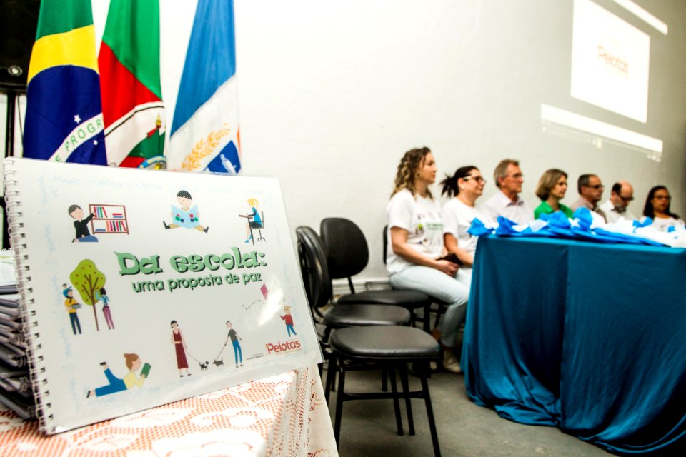 28.11.2019 - Prefeita Paula Mascarenhas  e o vice Idemar Barz participam do lançamento do livro ‘Escola: Uma proposta de Paz - Foto: Gustavo Vara
