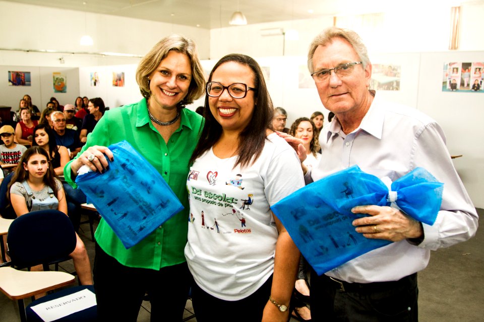 28.11.2019 - Prefeita Paula Mascarenhas  e o vice Idemar Barz participam do lançamento do livro ‘Escola: Uma proposta de Paz - Foto: Gustavo Vara