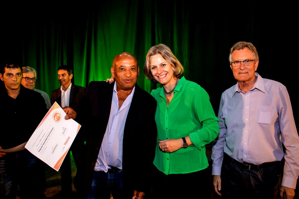 29.11.2019 - Prefeita Paula Mascarenhas e o vice Idemar Barz prestigiam a formatura dos cursos do projeto de Geração de Emprego e Renda da SHRF - Foto Michel Corvello