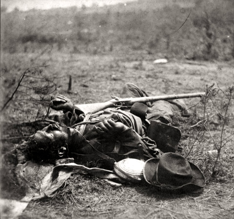 Confederate dead on the battlefield
