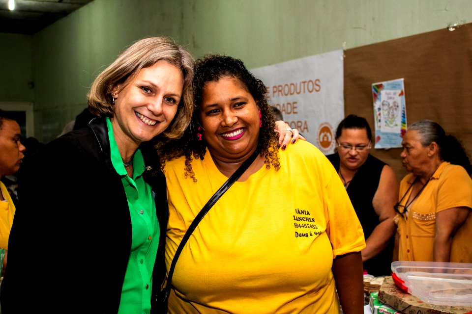 29.11.2019 - Prefeita Paula Mascarenhas e o vice Idemar Barz prestigiam a formatura dos cursos do projeto de Geração de Emprego e Renda da SHRF - Foto Michel Corvello