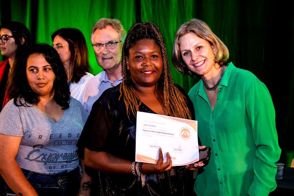 29.11.2019 - Prefeita Paula Mascarenhas e o vice Idemar Barz prestigiam a formatura dos cursos do projeto de Geração de Emprego e Renda da SHRF - Foto Michel Corvello