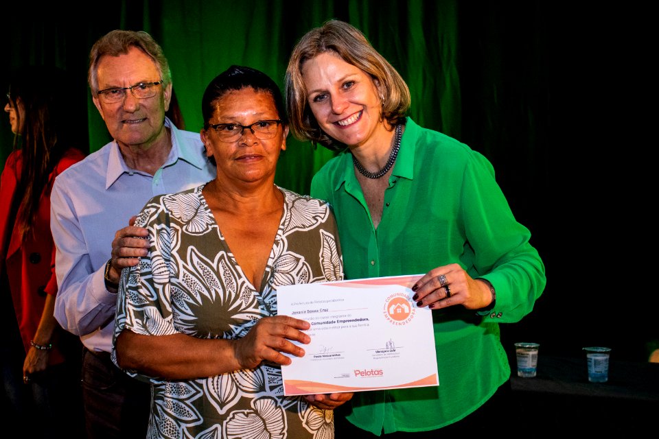 29.11.2019 - Prefeita Paula Mascarenhas e o vice Idemar Barz prestigiam a formatura dos cursos do projeto de Geração de Emprego e Renda da SHRF - Foto Michel Corvello