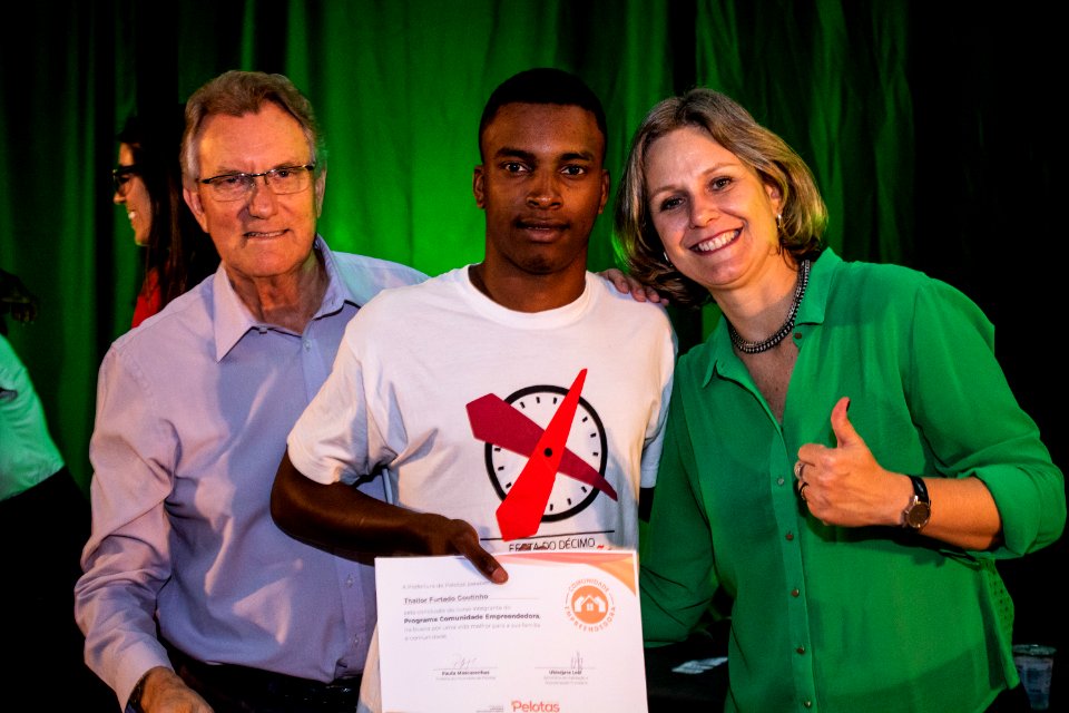 29.11.2019 - Prefeita Paula Mascarenhas e o vice Idemar Barz prestigiam a formatura dos cursos do projeto de Geração de Emprego e Renda da SHRF - Foto Michel Corvello
