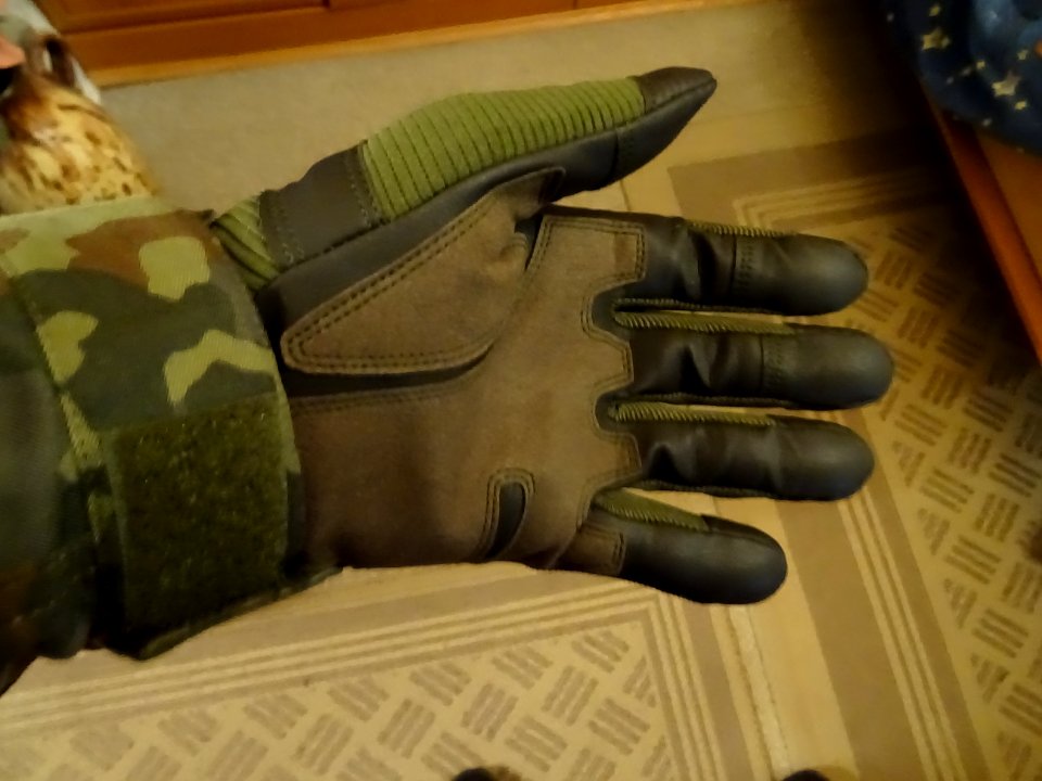 Tactical gloves / Taktische Handschuhe
