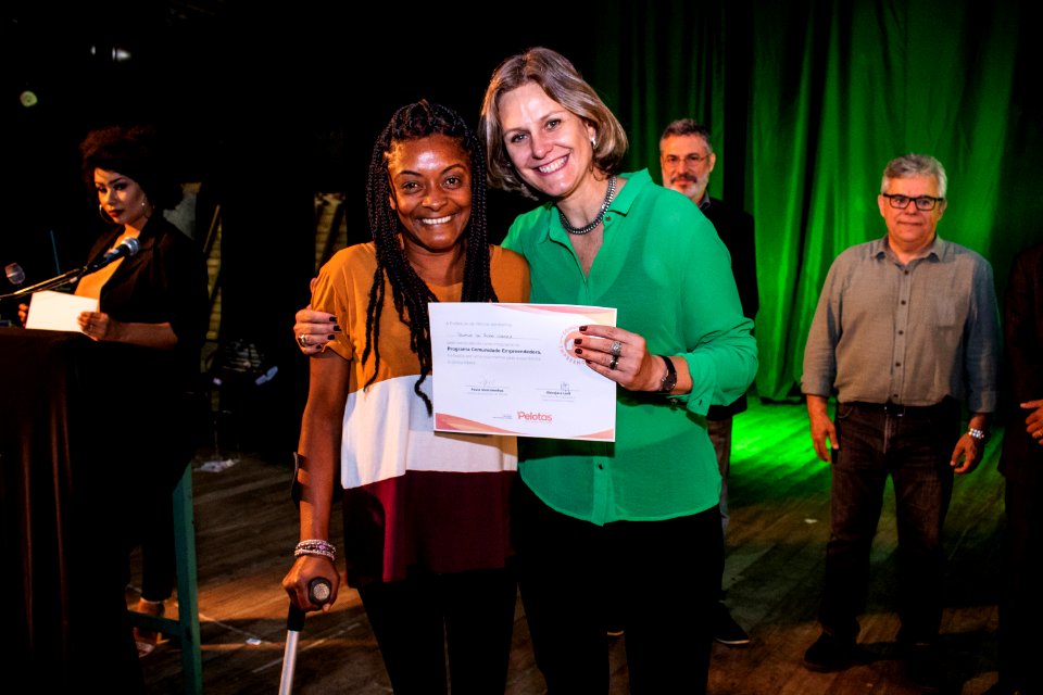 29.11.2019 - Prefeita Paula Mascarenhas e o vice Idemar Barz prestigiam a formatura dos cursos do projeto de Geração de Emprego e Renda da SHRF - Foto Michel Corvello