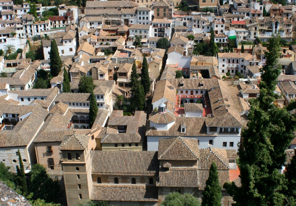 Grenade roofing architecture