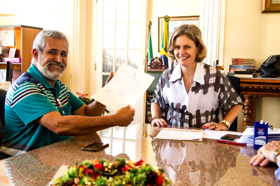 20.11.2019 - Prefeita Paula Mascarenhas realiza a assinatura da lei municipal 5.622 que institui a Rua do Doce de autoria do vereador Sizenando - Foto: Gustavo Vara