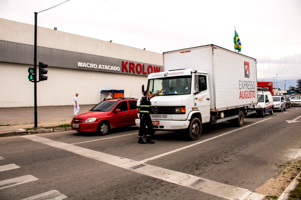 13.11.2019 - Mudanças de trânsito e instalação de nova sinalização nas avenidas da Zona Norte - Foto Michel Corvello