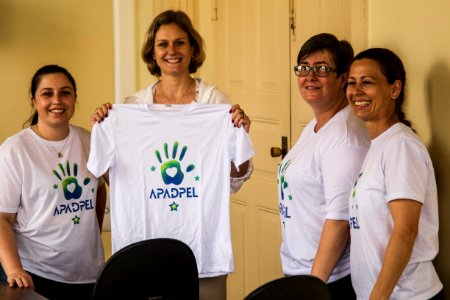 21.11.2019 - Prefeita Paula Mascarenhas realiza a assinatura da lei nº 6.739 que declara de utilidade pública a Associação de Pais de Down de Pelotas (Apadpel), de autoria da vereadora Daiane Dias - Foto: Gustavo Vara