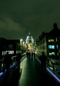 Vista de la Catedral de St. Paul desde el Puente del Milenio, Londres photo