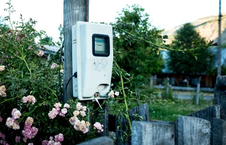 Medidor eléctrico en Lonquimay, en el sur de Chile