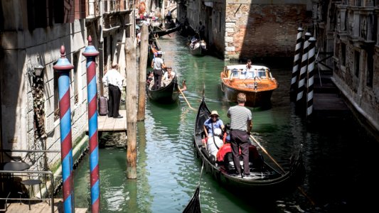 Tráfico en los canales de Venecia