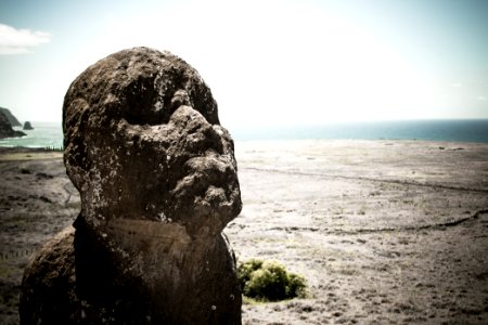 El moai arrodillado / Moai Tukuturi