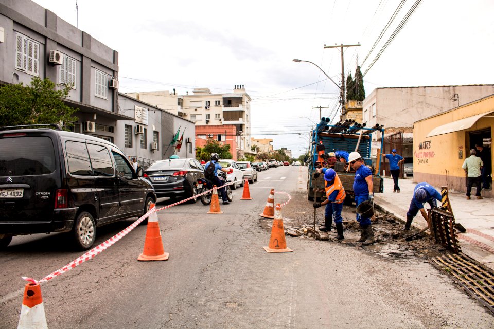 28.10.2019 -Obras de recuperação da rua Professor Araújo - Foto Michel Corvello