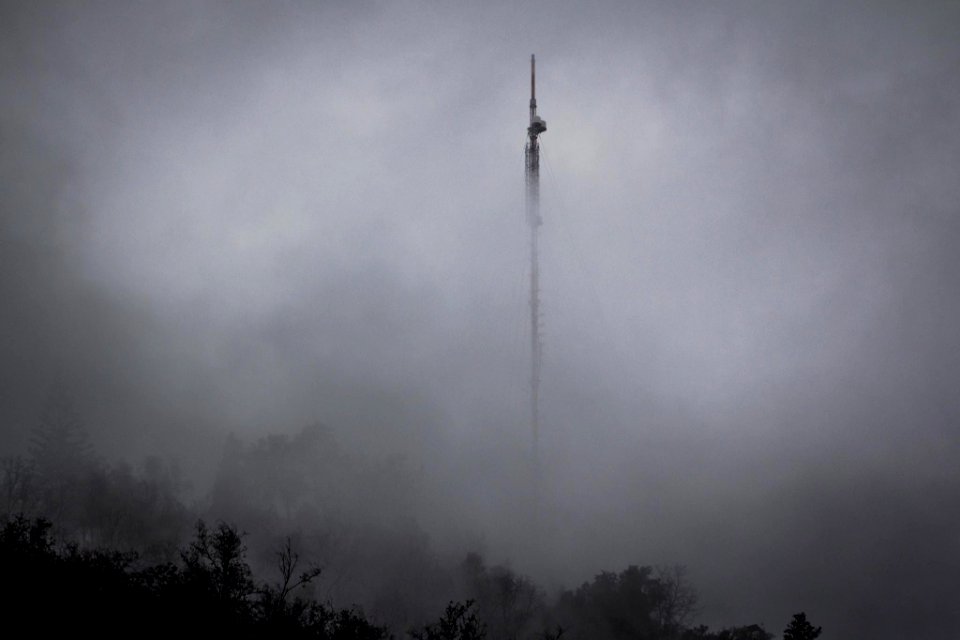 Antena bajo la lluvia (¡es a color!).