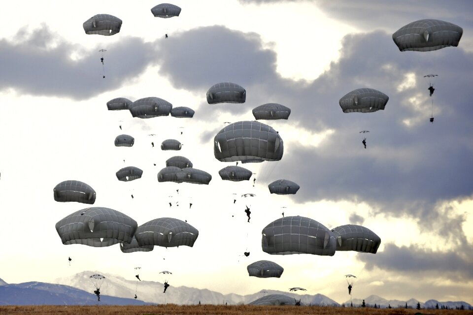 Jumping military airborne