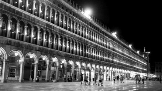 Piazza San Marco a medianoche (Venecia) photo