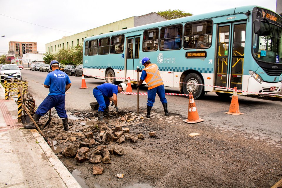 28.10.2019 -Obras de recuperação da rua Professor Araújo - Foto Michel Corvello