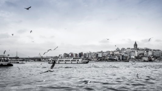 Vista del Cuerno de Oro desde el puente Gálata, Estambul. photo