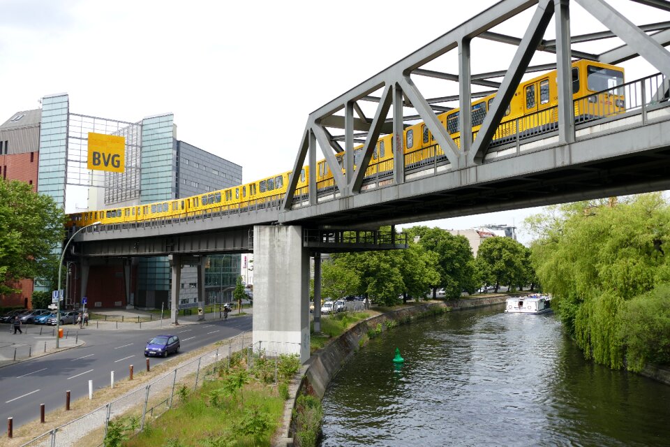 Public transport transport bridge