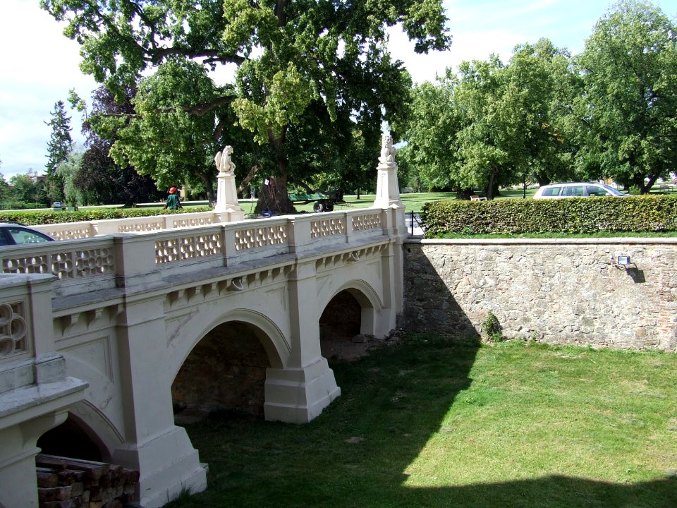 Puente de acceso al Schloss Grafenegg