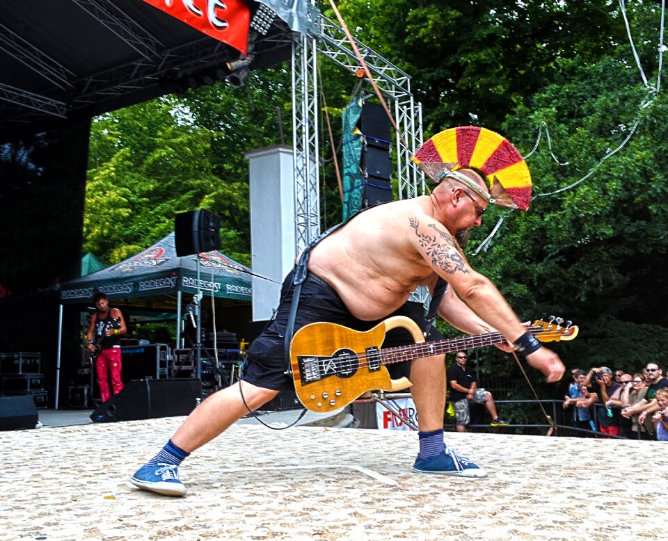 Guitarist wig the podium