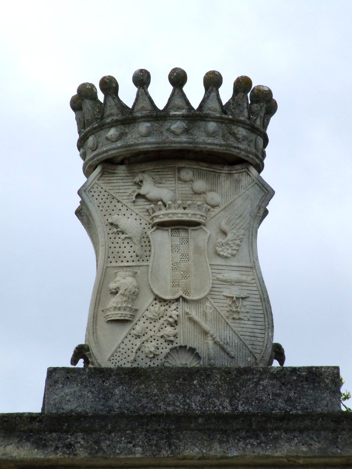 Escudo en el acceso del Schloss Grafenegg