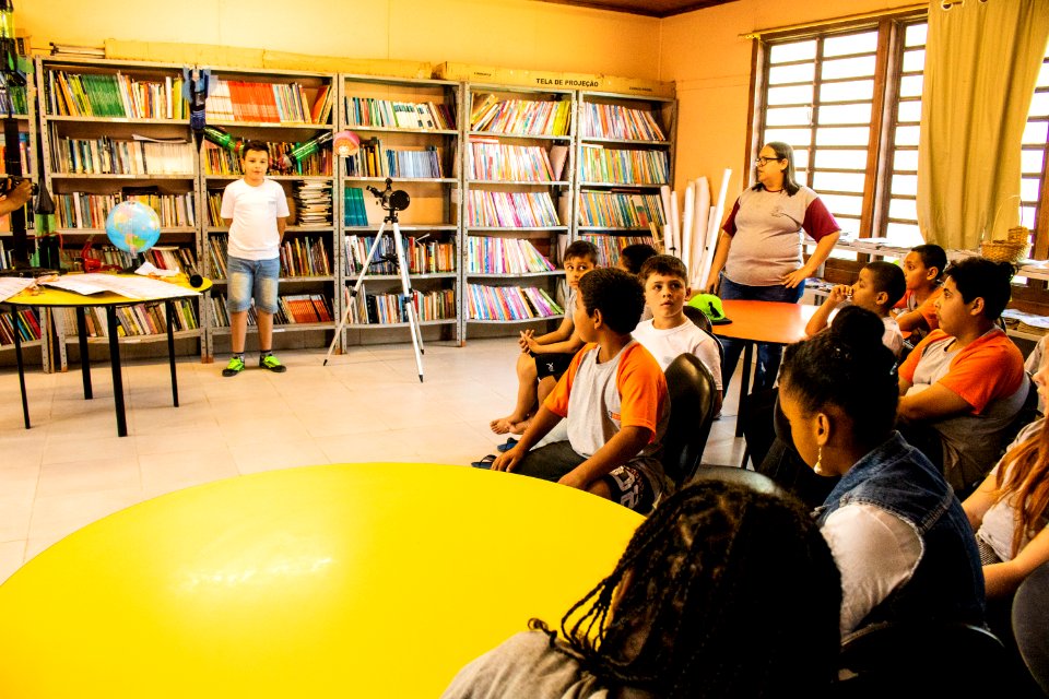 11.10.2019 - Apresentação dos alunos sobre a Olimpíada de Astronomia e Mostra Brasileira de Foguetes - Foto Michel Corvello