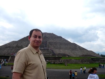 Pirámide del Sol en Teotihuacán photo